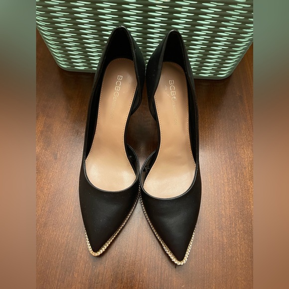 NWOT BCBGeneration
Women's Harnoy Pointed-Toe D'Orsay Pumps - Picture 4 of 10